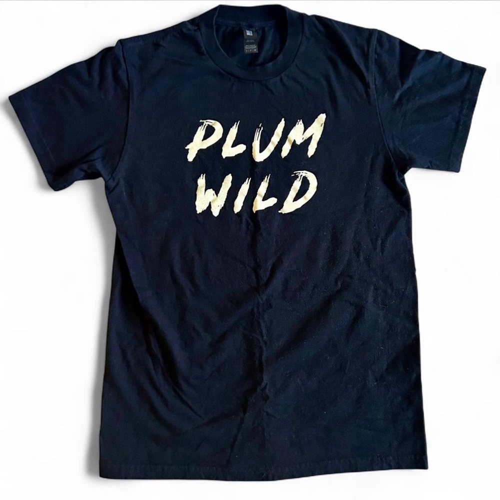 NWOT Black Short Sleeve “Plum Wild” Cotton Tee Cute Funny Southern Cartoon Fun S